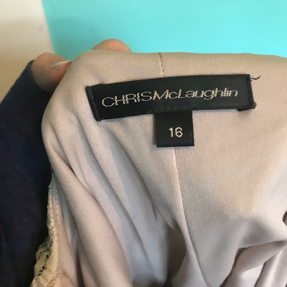 Flattering Lace Dress - Picture 3 of 7